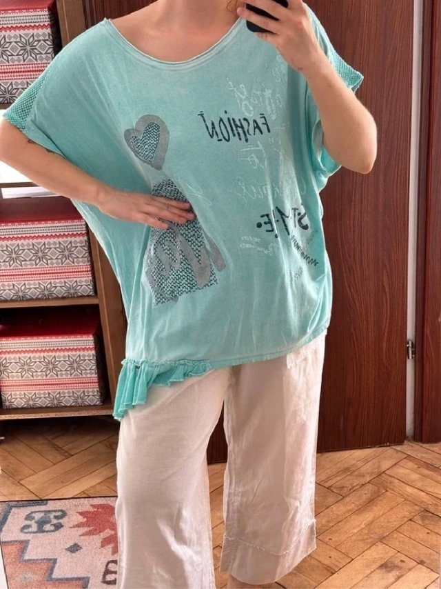 Miętowy T-shirt boho siateczka nadruk asymetryczny dół błyszczące detale 8XL / 56 / 28