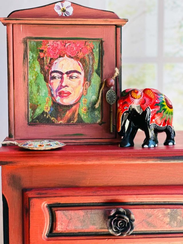 Ręcznie malowana szafka na klucze, Frida Kahlo, prezent, kwiaty