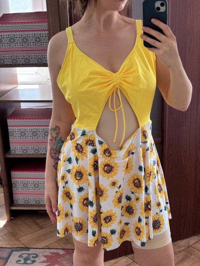 Kostium kąpielowy ze spódniczką w słoneczniki | Plus Size 52/54 (22W)
