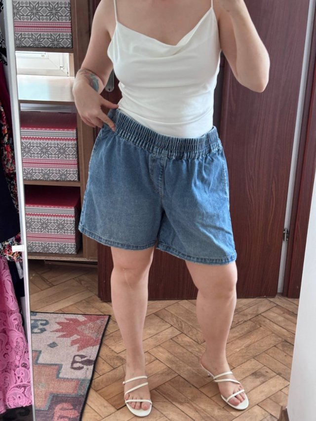 Wygodne jeansowe szorty marki Terra & Sky wykonane z miękkiego denimu 2XL / 50 / 18W