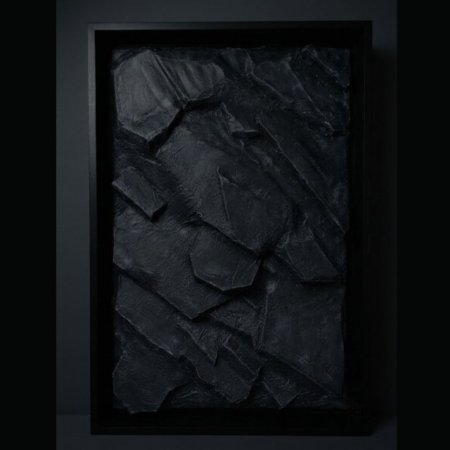 Czarny obraz strukturalny 100x70 cm, duży relief 3D w ramie - "Black Monolith"