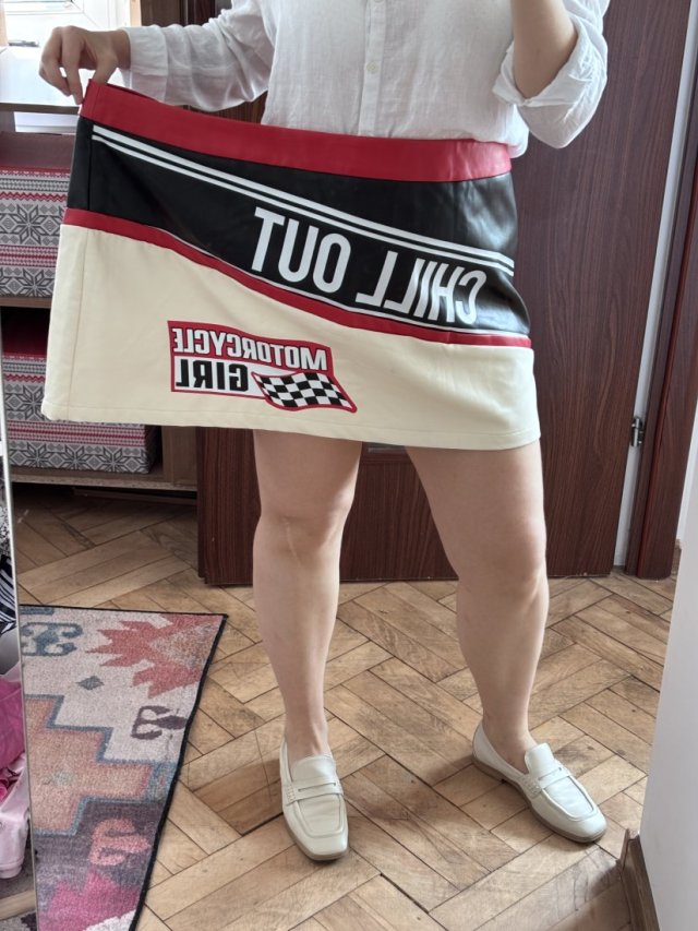 Czerwona mini spódnica Shein Curve 5XL z nadrukiem Motorcycle Girl