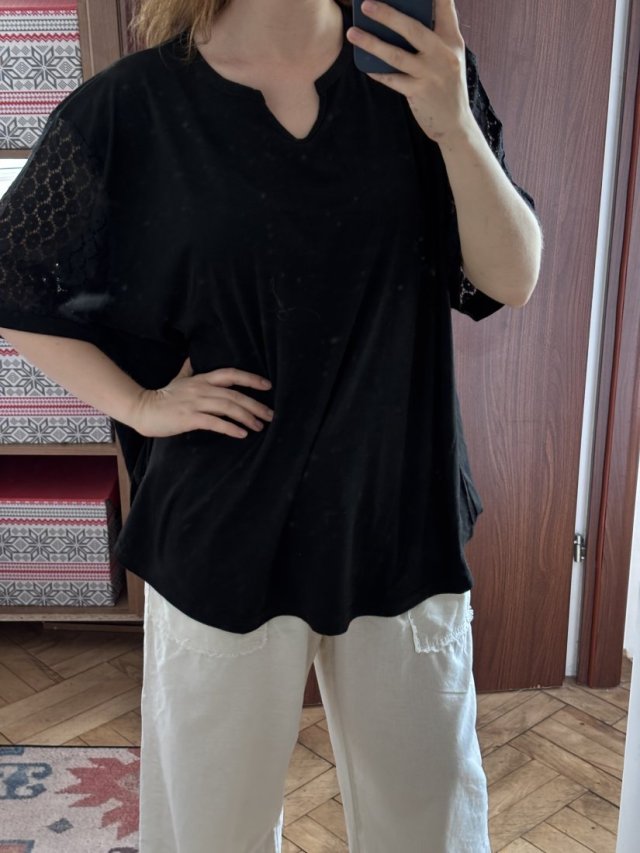 Czarna bluzka z koronkowymi rękawami V-neck Plus Size oversize