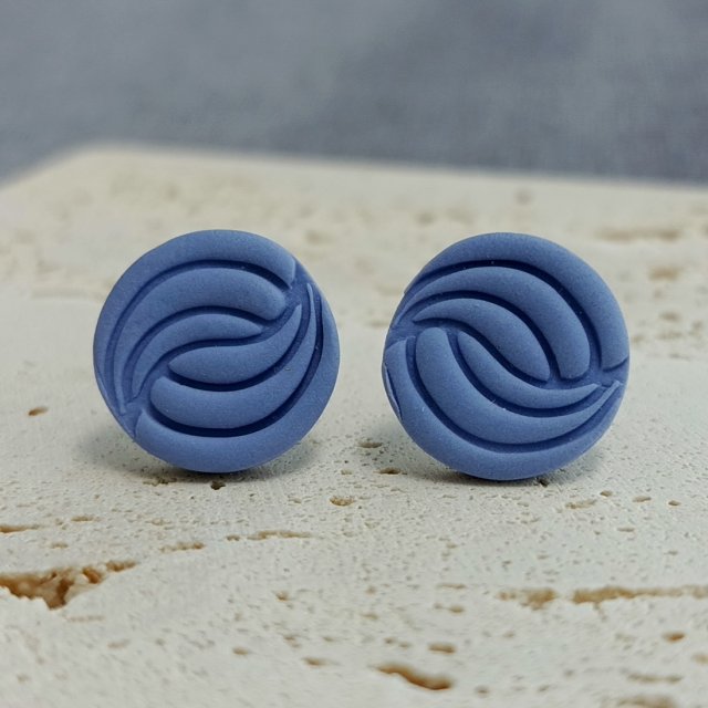 Kolczyki wkrętki – Błękitne spirale – Stal szlachetna pozłacana – Minimalistyczne