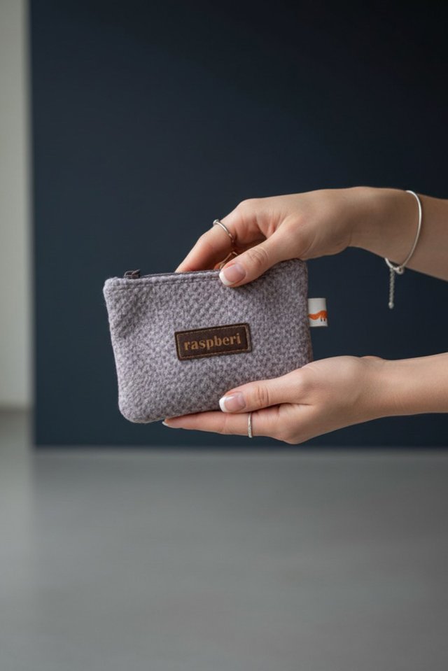 Portfelik welurowy z podszewką w kwiaty – etui na klucze i drobiazgi | Unikat 10 × 13 cm