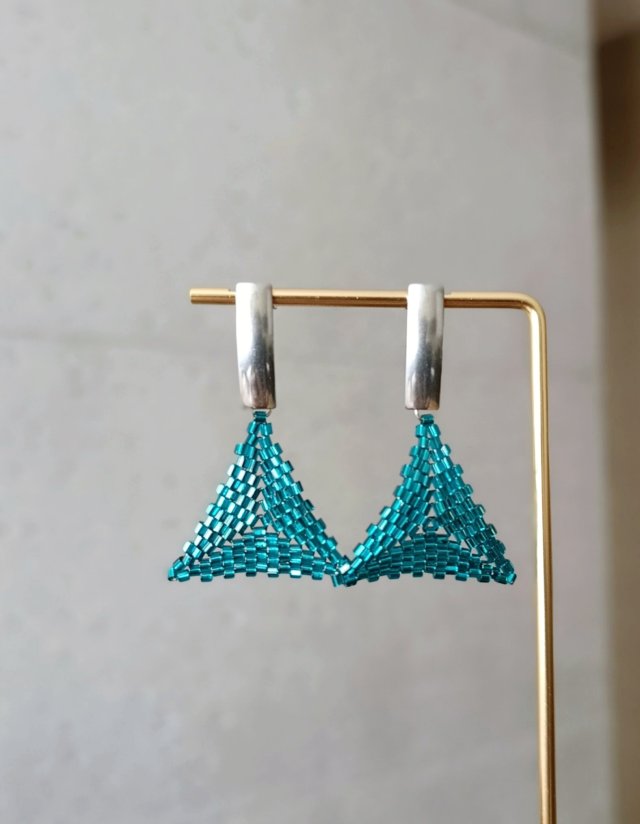 TRIANGLE GLAMOUR