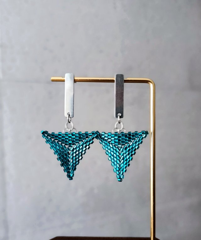 TRIANGLE GLAMOUR