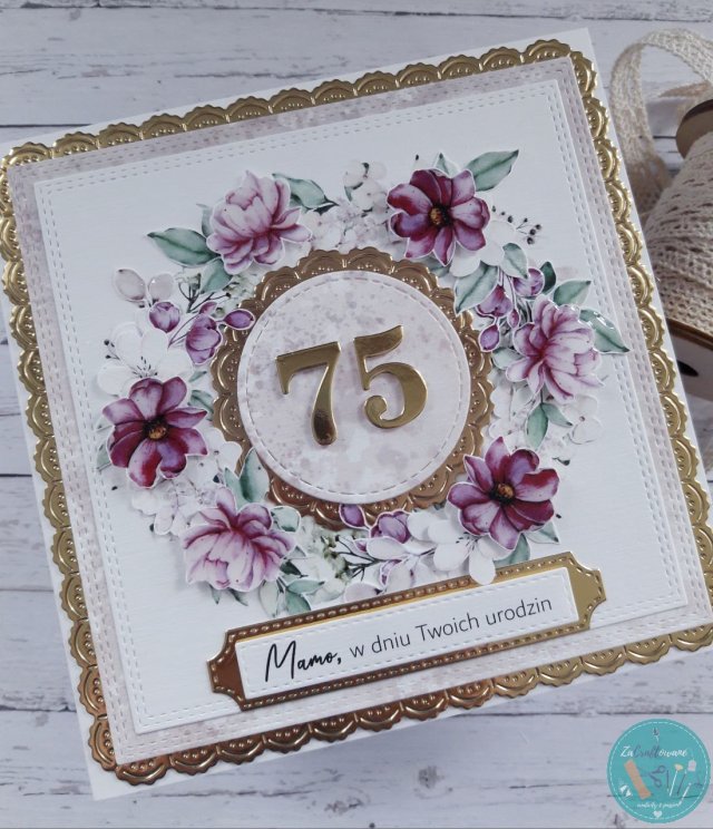 Kartka urodzinowa dla kobiety z liczbą i kwiatami, personalizacja