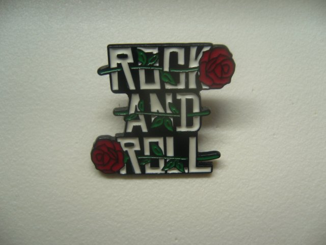 METALOWA EMALIOWANA PRZYPINKA PIN ROCK AND ROOL