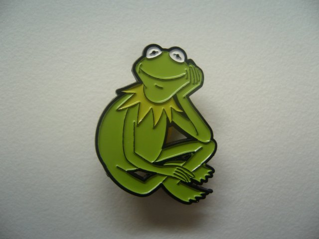 METALOWA EMALIOWANA PIN PRZYPINKA ŻABA KERMIT