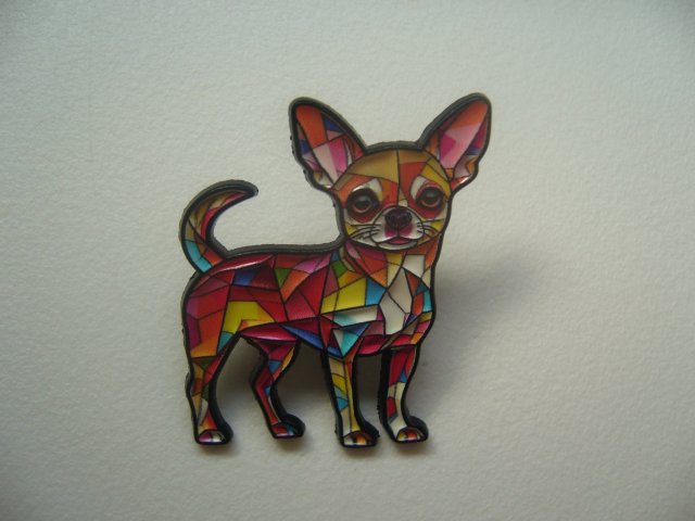 METALOWA EMALIOWANA PIN PRZYPINKA PIES PIESEK CHIHUAHUA W STYLU WITRAŻOWYM