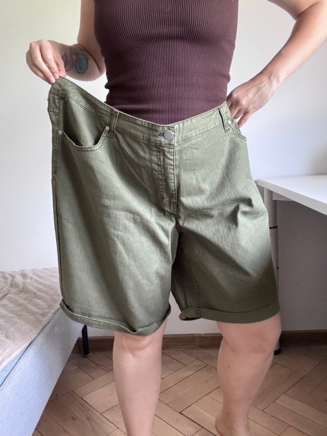 Oliwkowo-zielone szorty Q Banks 24W Plus Size 6XL / 52 / 24