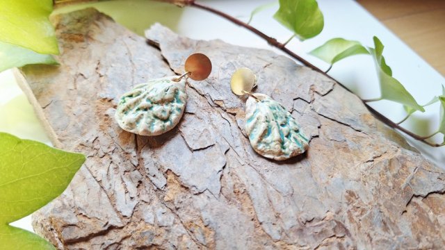 Wiszące kolczyki ceramiczne - Nadmorskie Muszle (Mosiądz & Ceramika )