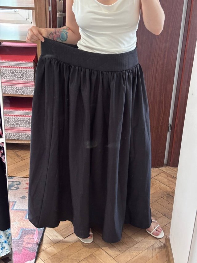 Czarna spódnica midi PrettyLittleThing Plus Size 22