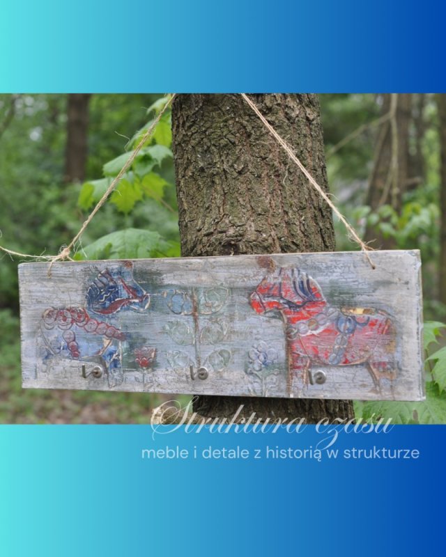 Ręcznie wykonany wieszak ścienny w stylu rustykalnym – folk, shabby chic, vintage, chippy look