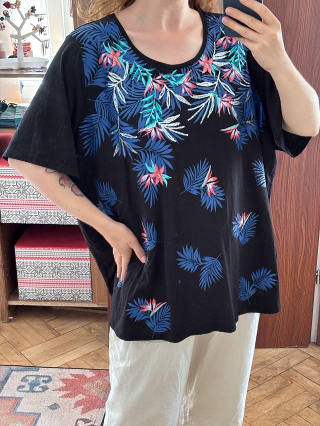 Catherines Czarna Bluzka w Tropikalny Wzór Plus Size 8XL / 56 / 28