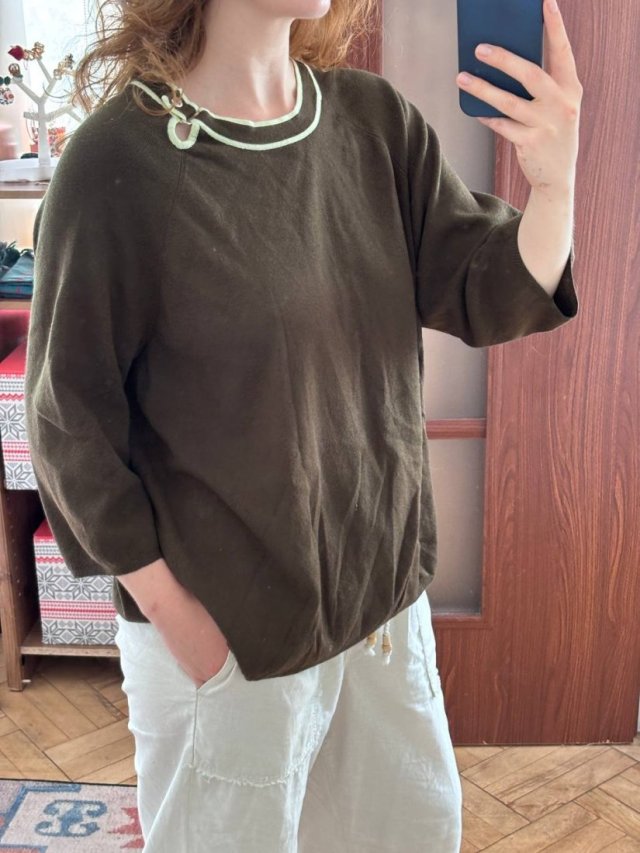 Avenue Brązowy Sweter z Ozdobnym Dekoltem Plus Size  5XL / 50 / 22