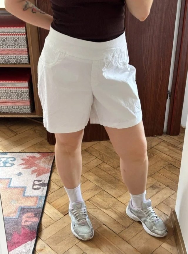 Białe szorty elastyczne dlugie Plus Size 5XL / 50 / 22