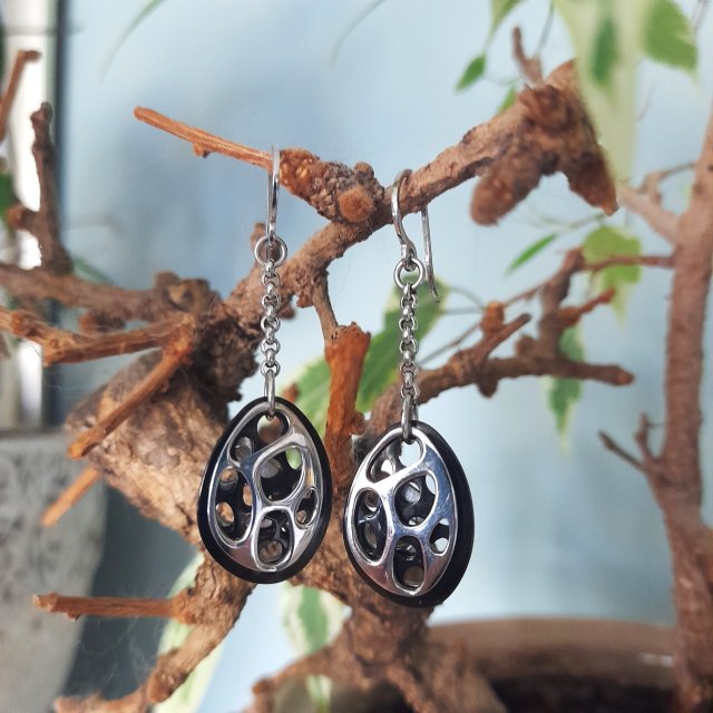 Ze szkatuły:  kolczyki APART