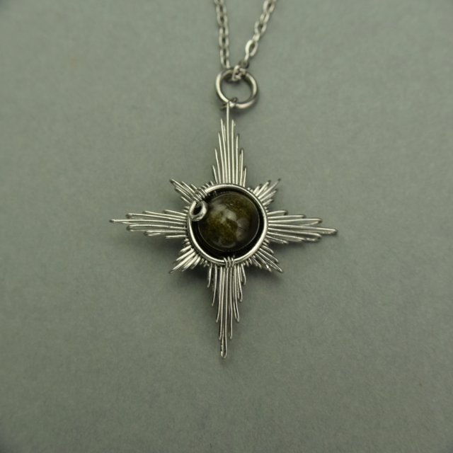 Wisiorek róża wiatrów obsydian złocisty, wire wrapping