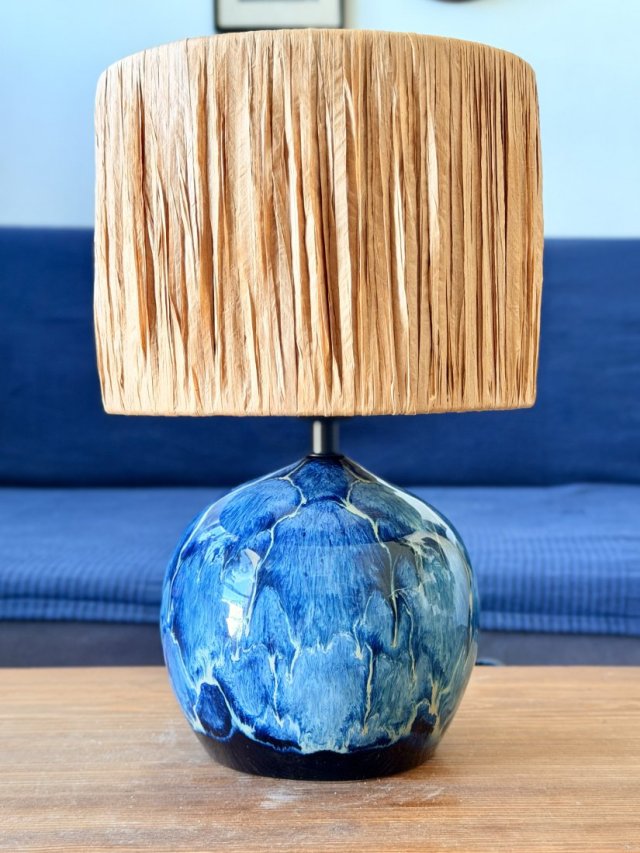 Ceramiczna lampa z abażurem z rafii, niebieska, handmade