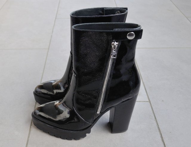 AllSaints Lakierowana skóra botki na platformie 38