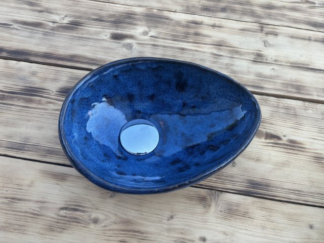 Umywalka ceramiczna ręcznie robiona do małej łazienki