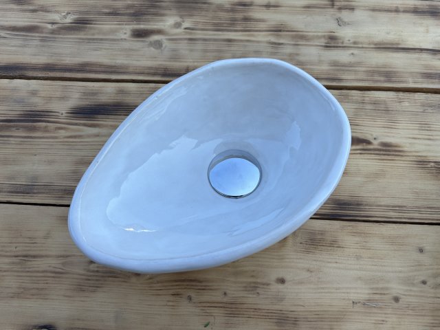 Umywalka ceramiczna ręcznie robiona do małej łazienki