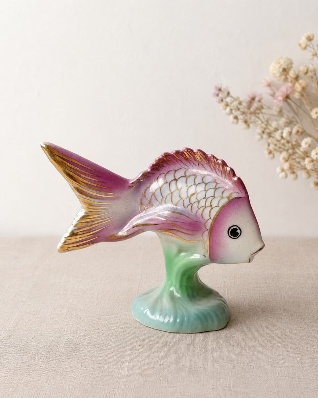 Figurka rybki porcelana Hollohaza Węgry lata 60 różowa, ręcznie malowana, złocenia Vintage