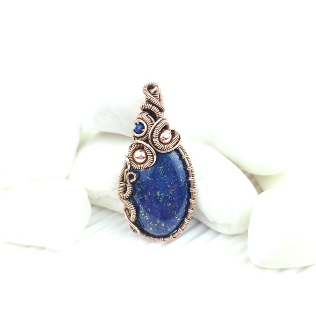 Wisiorek wire wrapping z lapis lazuli