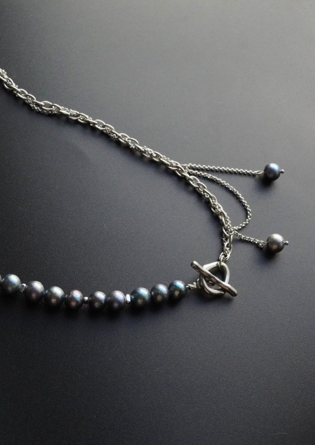 Naszyjnik z czarną perłą "Modern pearl"