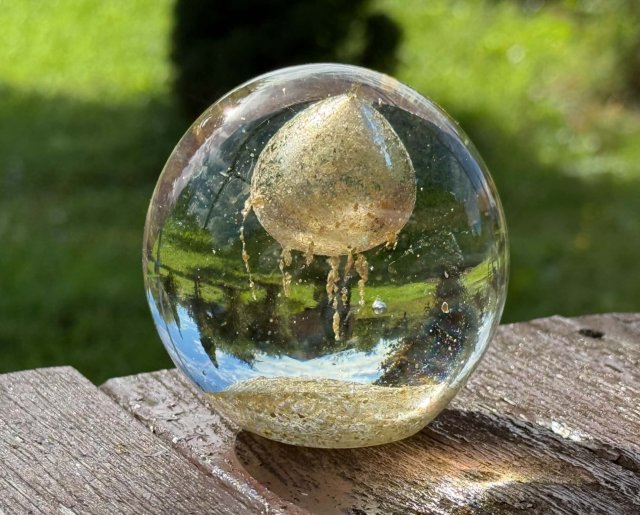 PRZYCISK DO PAPIERU PAPERWEIGHT SZKLANA KULA szkło dekoracyjne * złote UFO 1