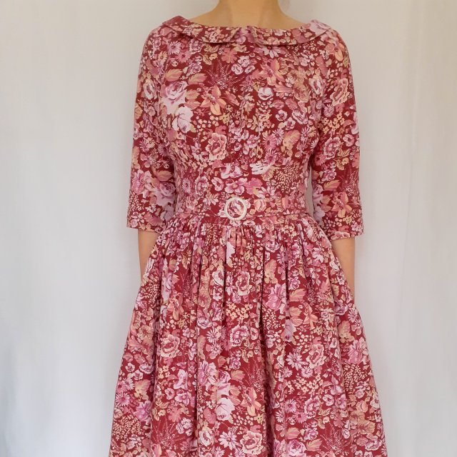 Sukienka retro w stylu lat 50-tych