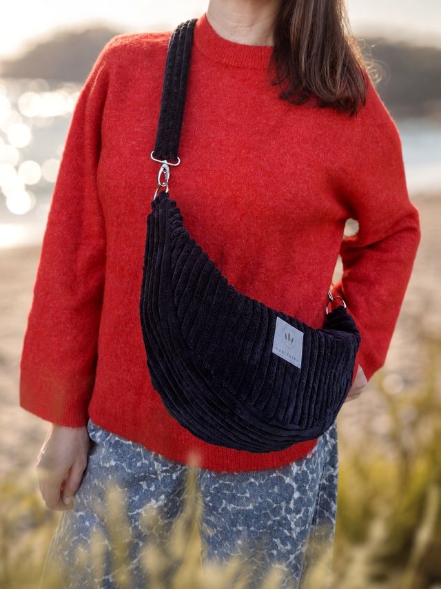 Torebka crossbody z grubego sztruksu Czarna