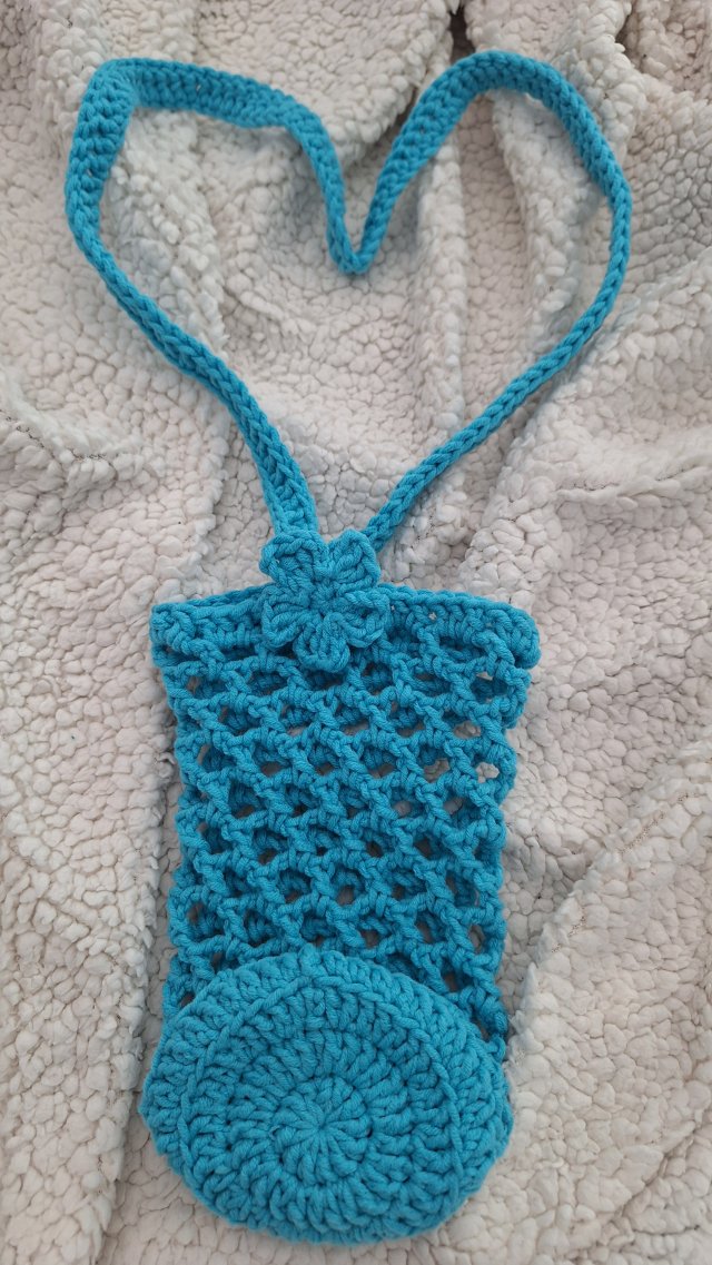BŁĘKITNE szydełkowe NOSIDEŁKO na butelkę - handmade z kwiatuszkiem