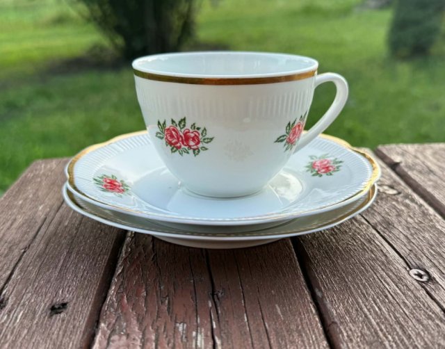 BOGUCICE * filiżanka z różyczkami * retro dom * porcelana