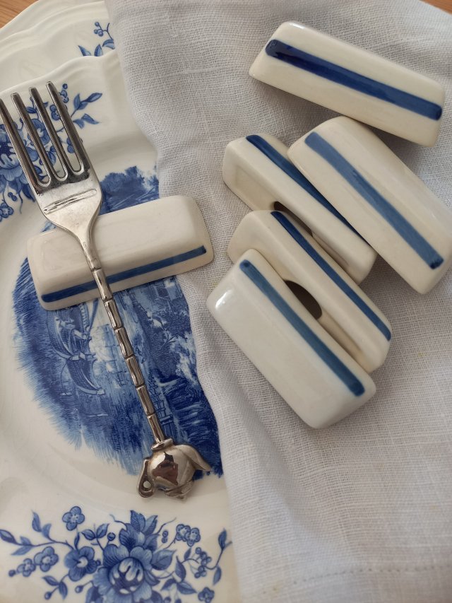 Ceramiczne podpórki pod sztućce