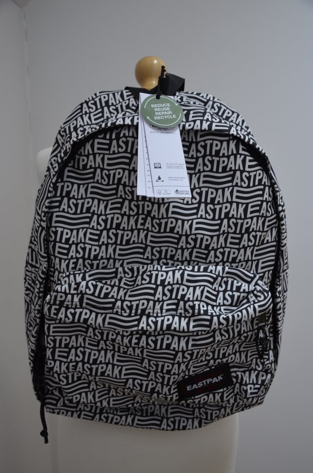 nowy plecak Eastpak 27L z miejscem na laptopa