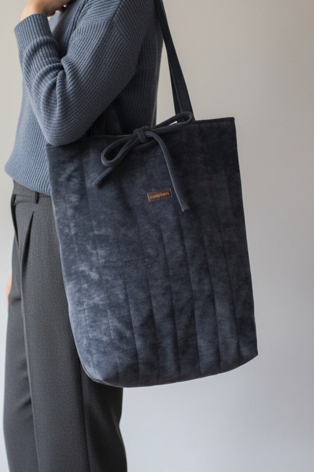 Duża pikowana shopperka z weluru – pojemna torba na ramię handmade