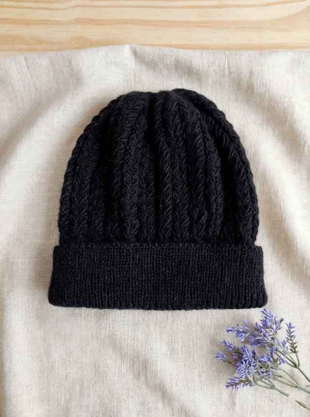 Czarna Czapka Zimowa "Mazurska Noc" - 100% Wełna Merino - Ręcznie Robiona na Drutach - Unisex
