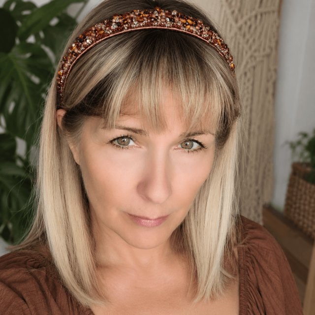 Ręcznie robiona opaska do włosów z koralików i szklanych kryształków - miedziano-brązowy blask