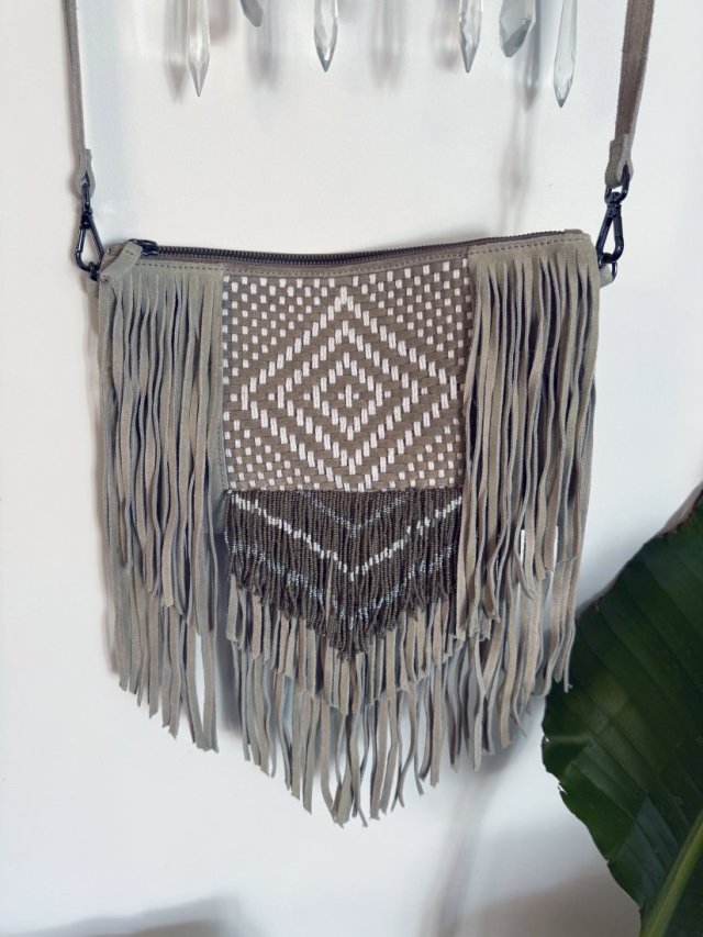 boho torebka z frędzlami zamsz