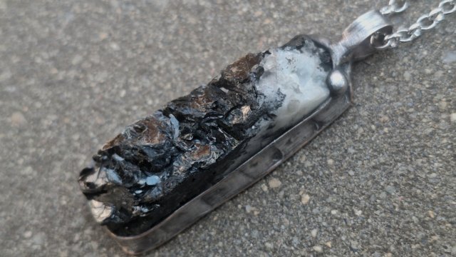 Turmalin jak węgiel - wisiorek