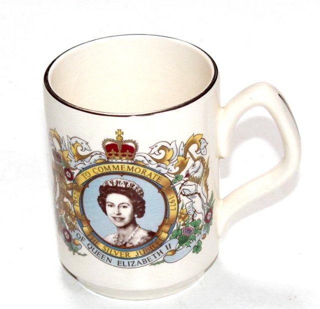 SADLER KRÓLOWA ELŻBIETA QUEEN ELIZABETH stary kubek 1977