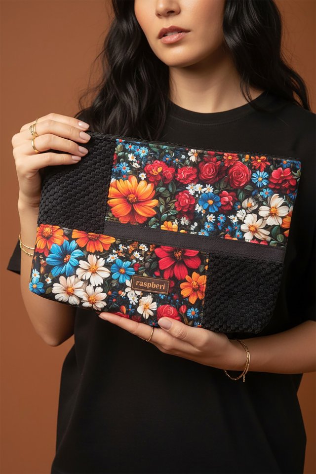Czarno-kwiatowa kosmetyczka podróżna patchwork – unikat | Raspberi