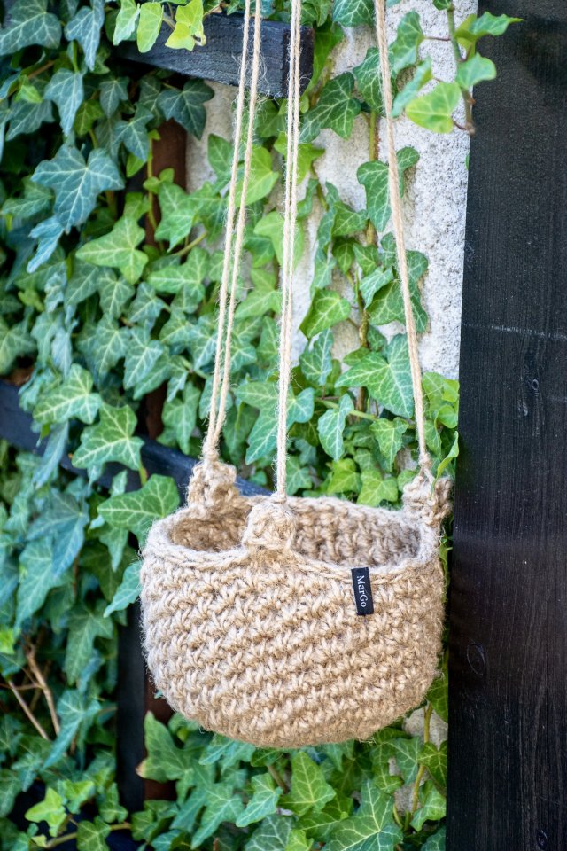 Wisząca osłonka ze sznurka jutowego boho na doniczkę handmade