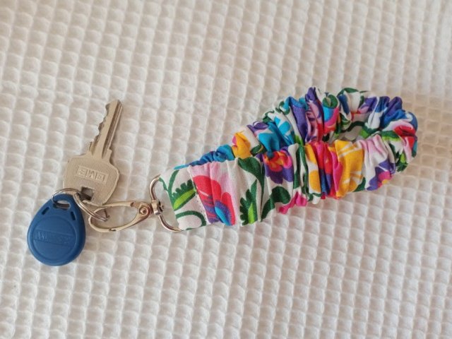 Brelok do kluczy w stylu gumki do włosów Scrunchie
