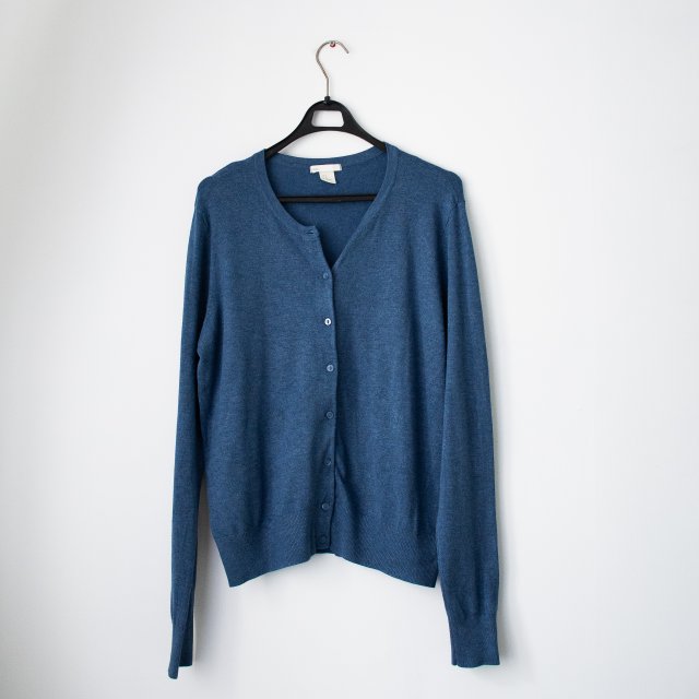 Niebieski sweterek H&M