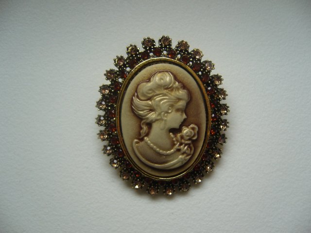 ELEGANCKA BROSZKA KAMEA