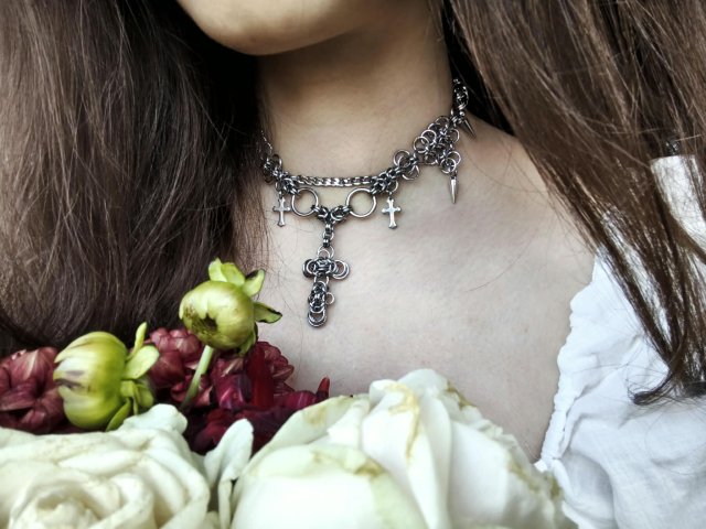 Choker chainmaille z krzyżami i kolcami ze stali chirurgicznej 32,2+5,5 cm gothic occult